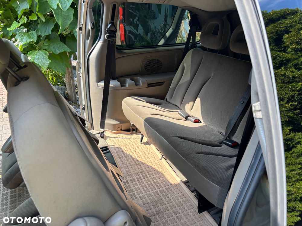 Chrysler Grand Voyager - 27