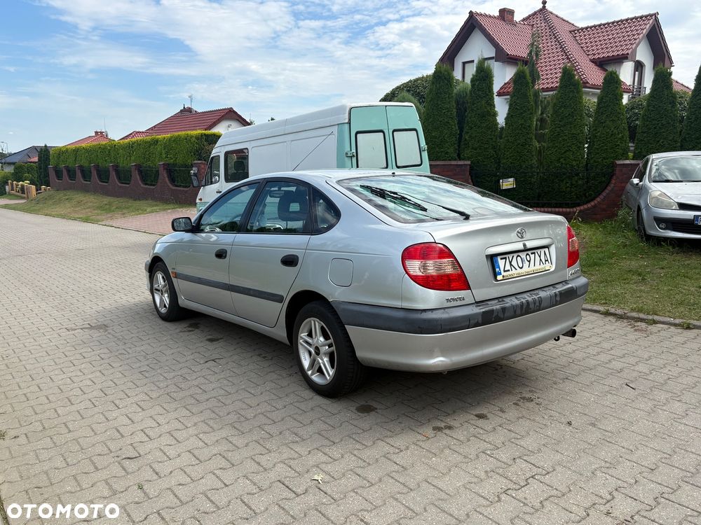 Toyota Avensis - 12