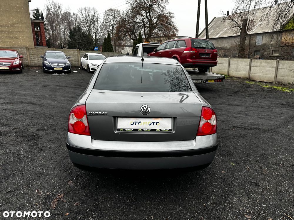 Volkswagen Passat - 11