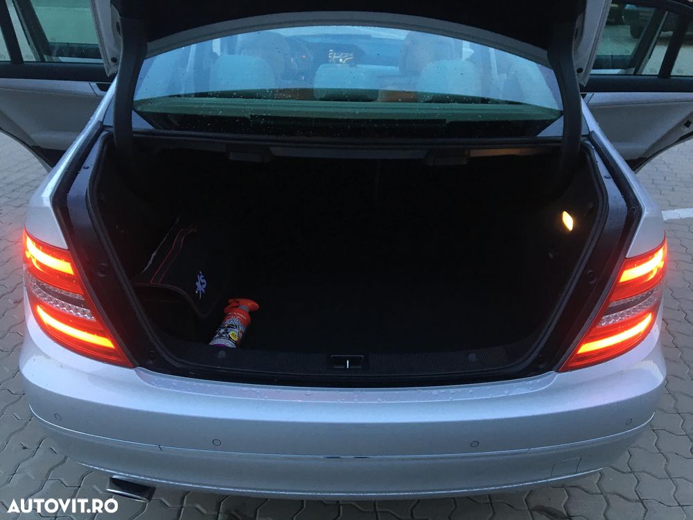 Mercedes-Benz C 220 CDI BlueEFFICIENCY - 21