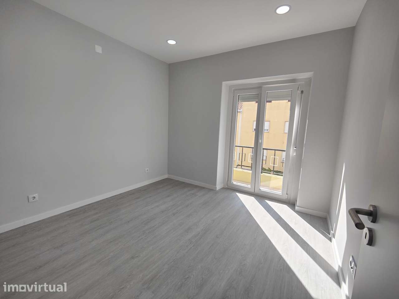 Apartamento T2 renovado para arrendamento — Centro do Pinhal Novo - Grande imagem: 4/11