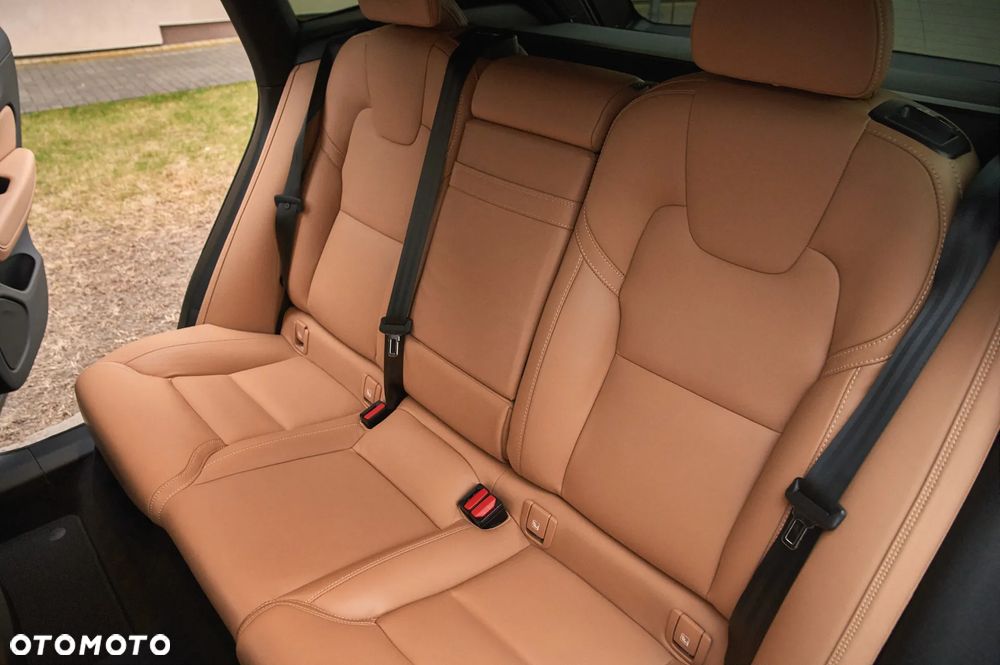 Volvo XC 60 B5 D AWD Inscription - 24