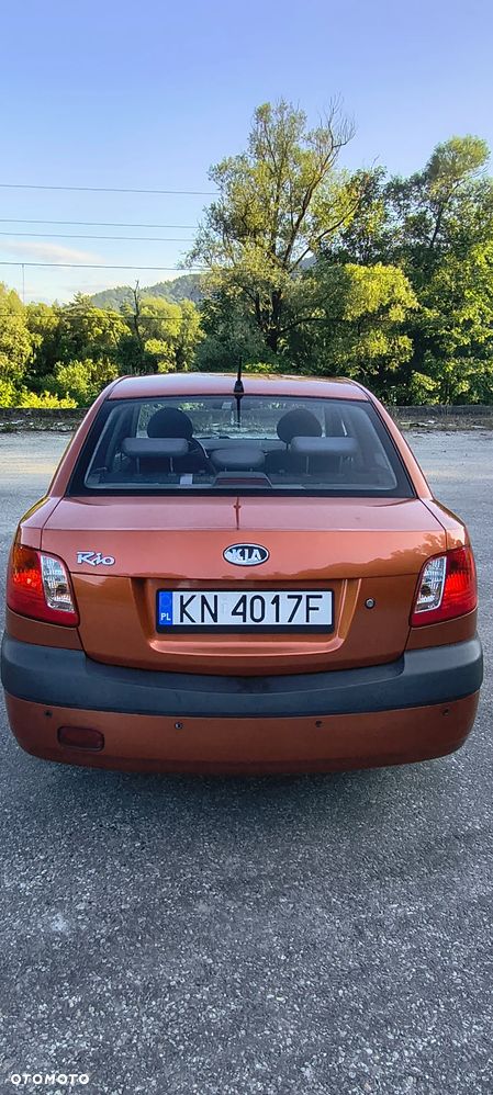 Kia Rio - 4