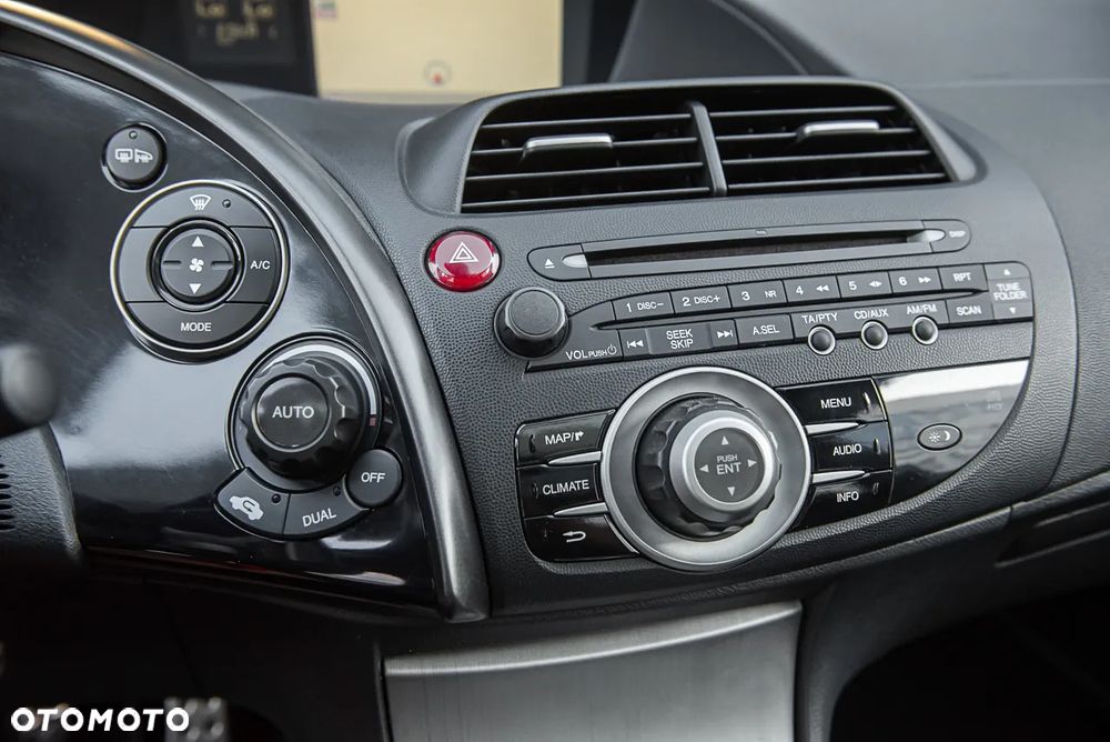 Honda Civic 1.8 Executive NAVI - 23