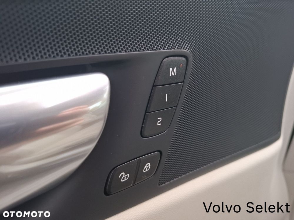 Volvo XC 60 - 30