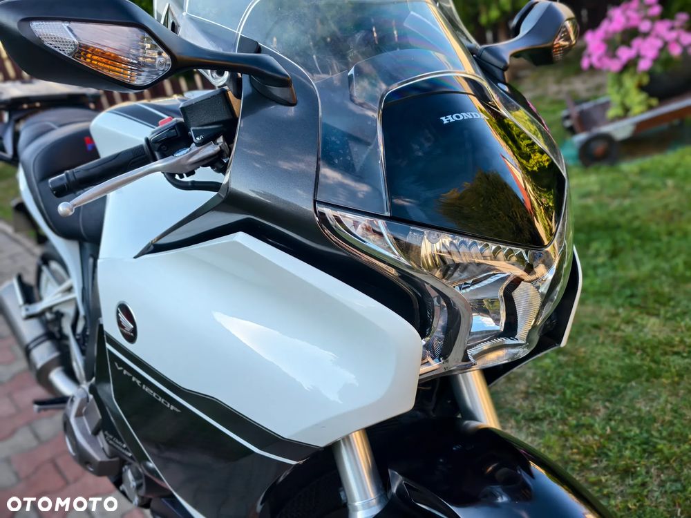 Honda VFR - 12