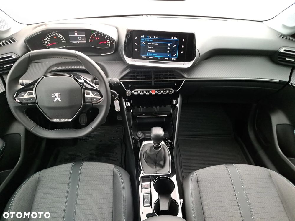 Peugeot 208 - 18