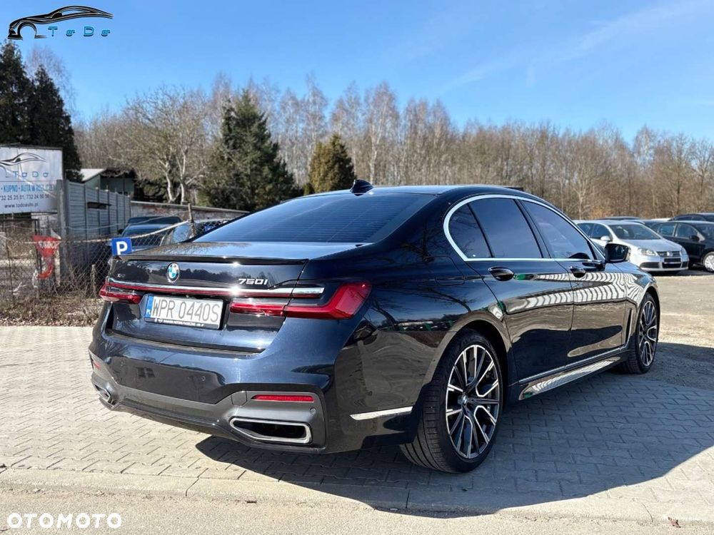 BMW Seria 7 750i xDrive sport - 16