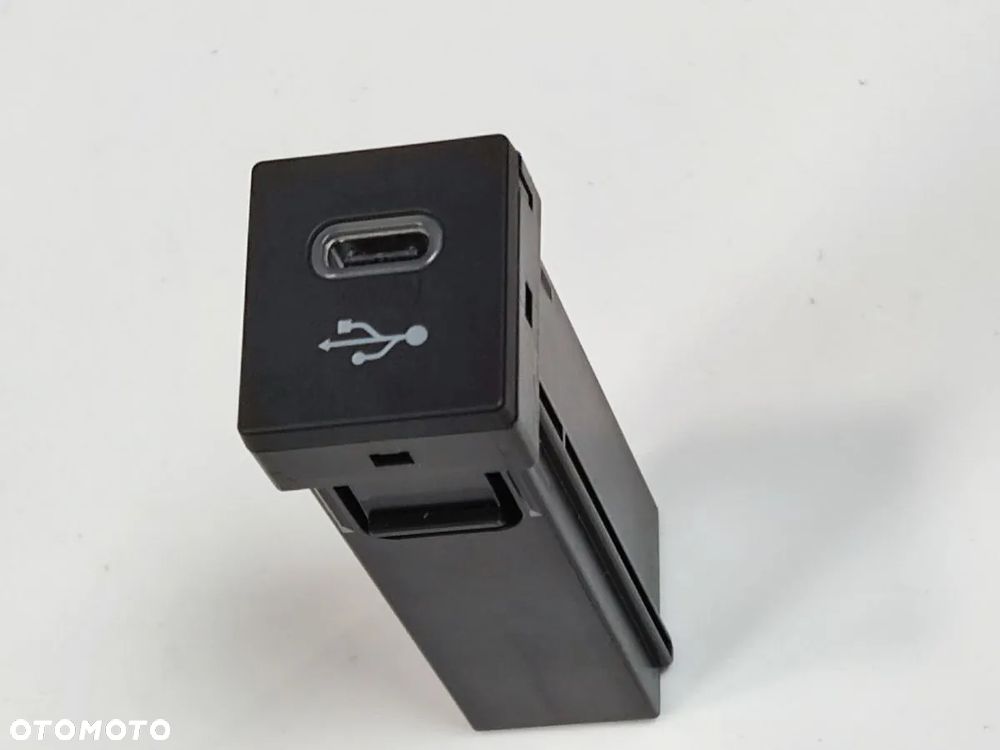 TOYOTA COROLLA E21 od 2022r Gniazdo USB - 2