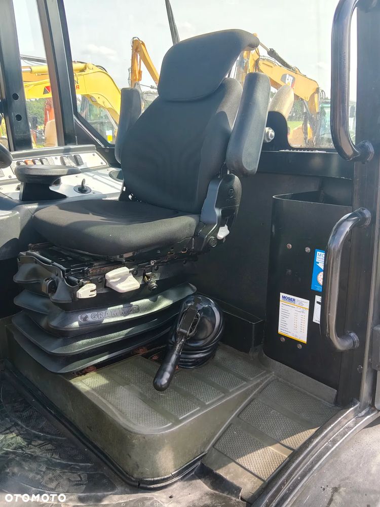 JCB 406 - 11