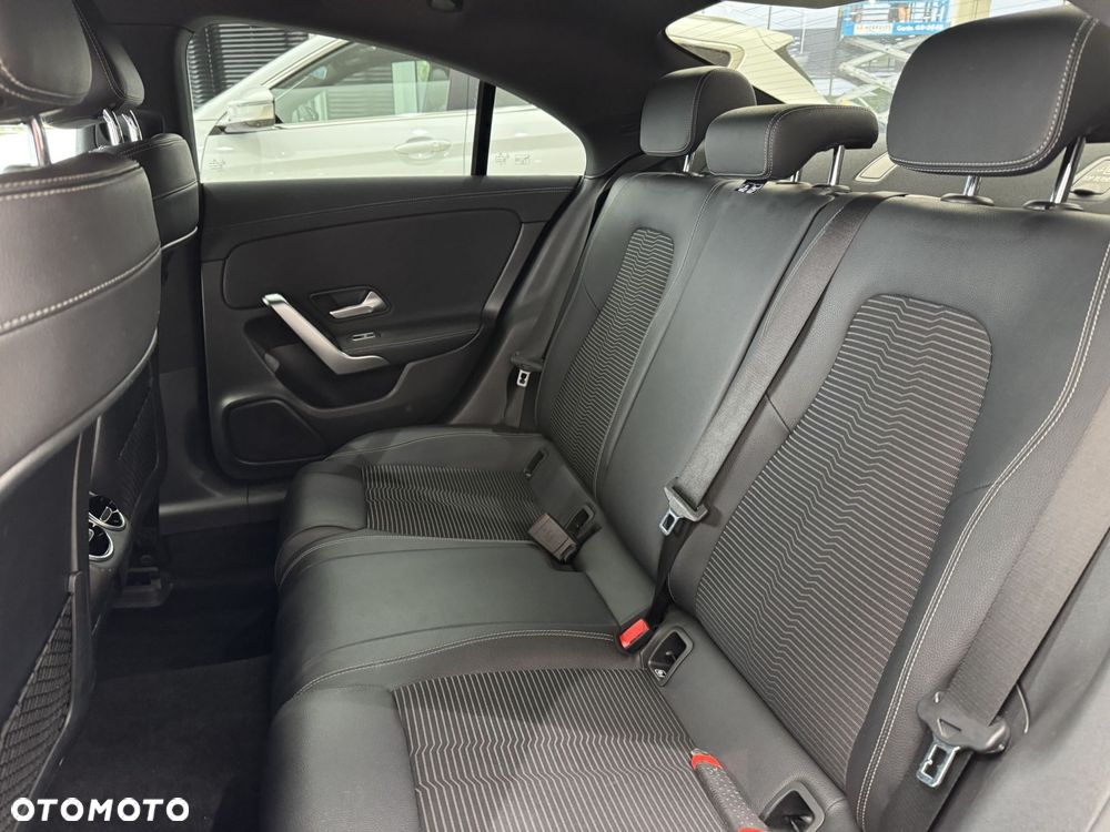 Mercedes-Benz CLA 200 Progressive 7G-DCT - 13
