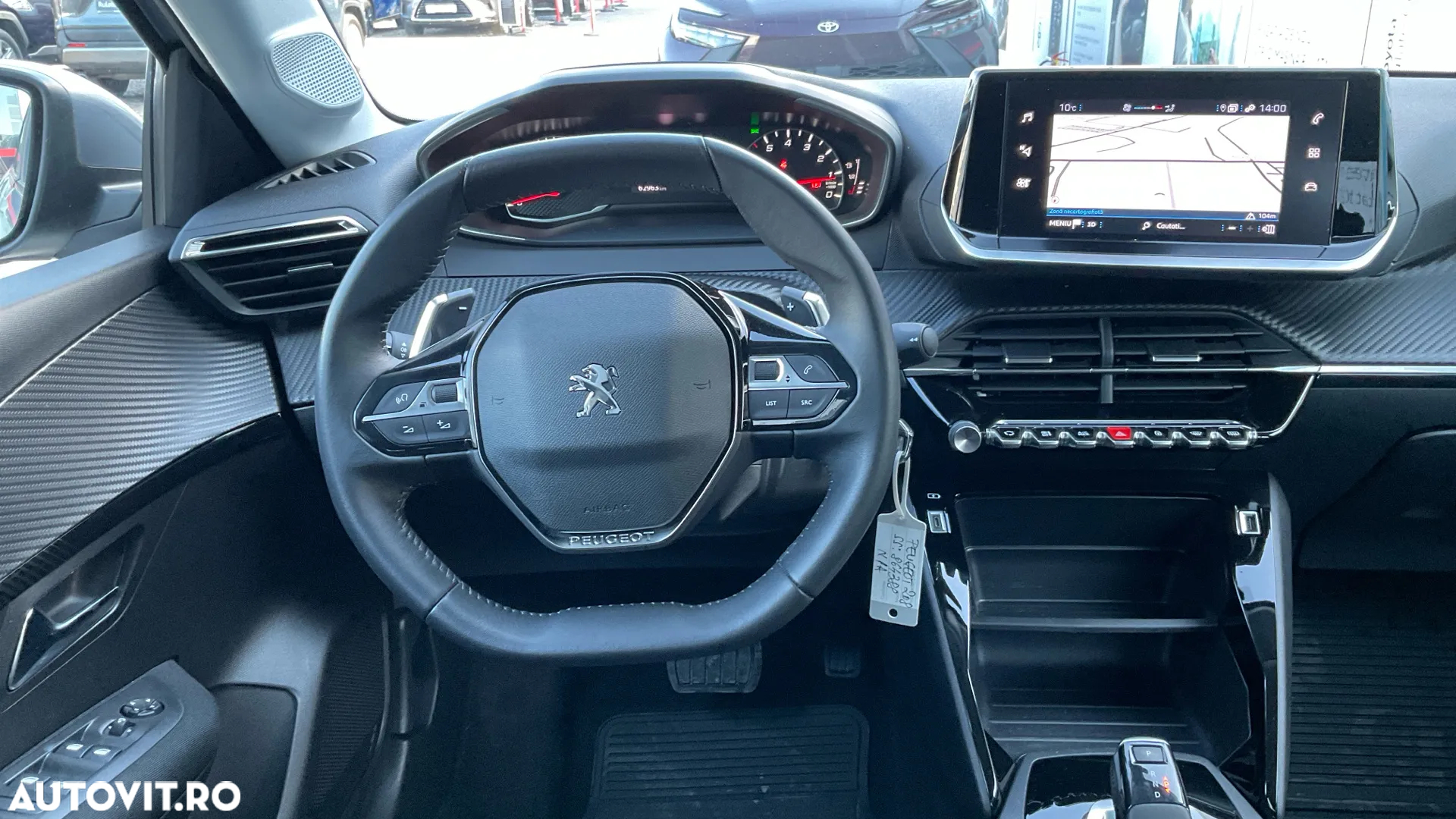 Peugeot 208 1.2 L PureTech STT EAT8 Allure - 17