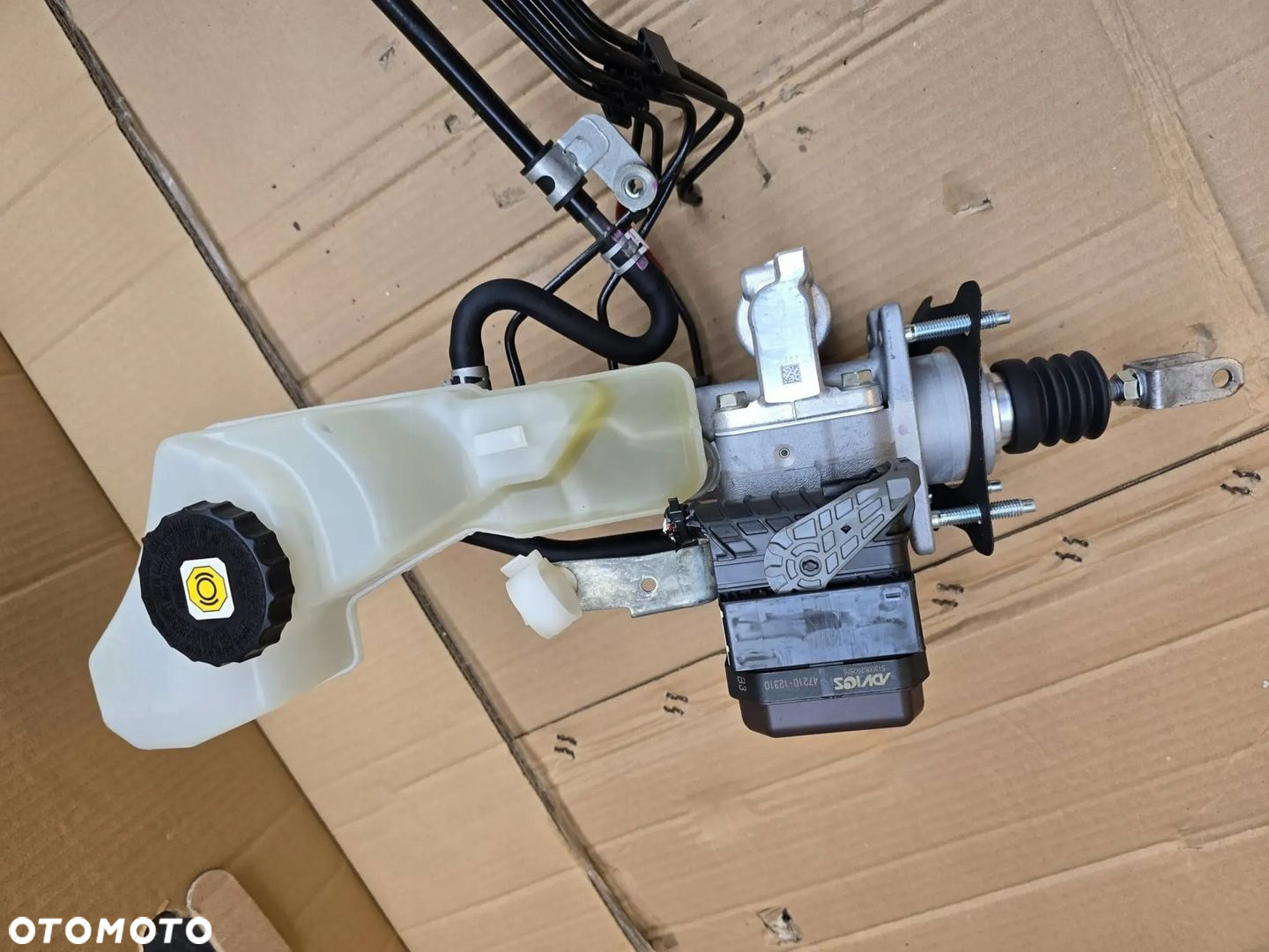 Toyota Corolla E210 E21 2021 Z przodu Pompy hamulcowe - 2