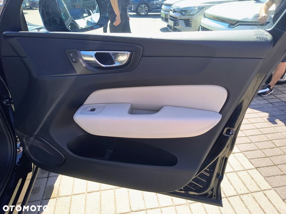 Volvo XC 60 B5 B AWD Momentum - 20