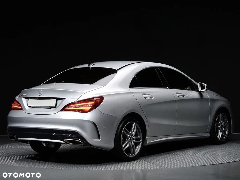Mercedes-Benz CLA 220 4Matic 7G-DCT AMG Line - 3