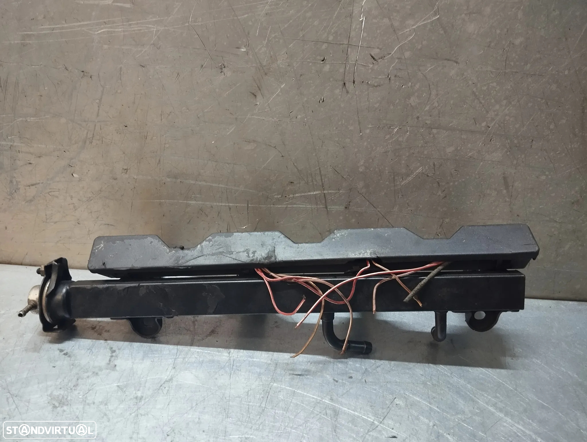 Régua / rampa de injectores Bmw 318IS (E36)  REF. 1734355 - 2