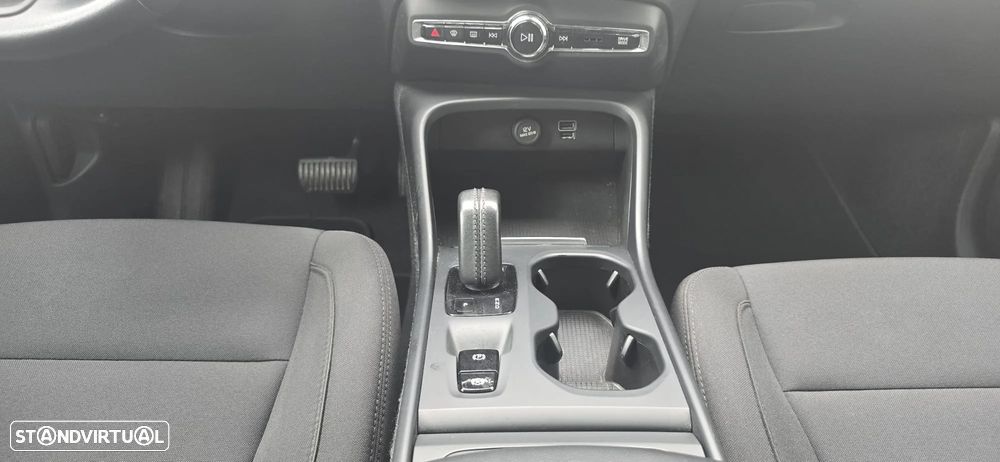 Volvo XC 40 1.5 T3 Momentum Geartronic - 13