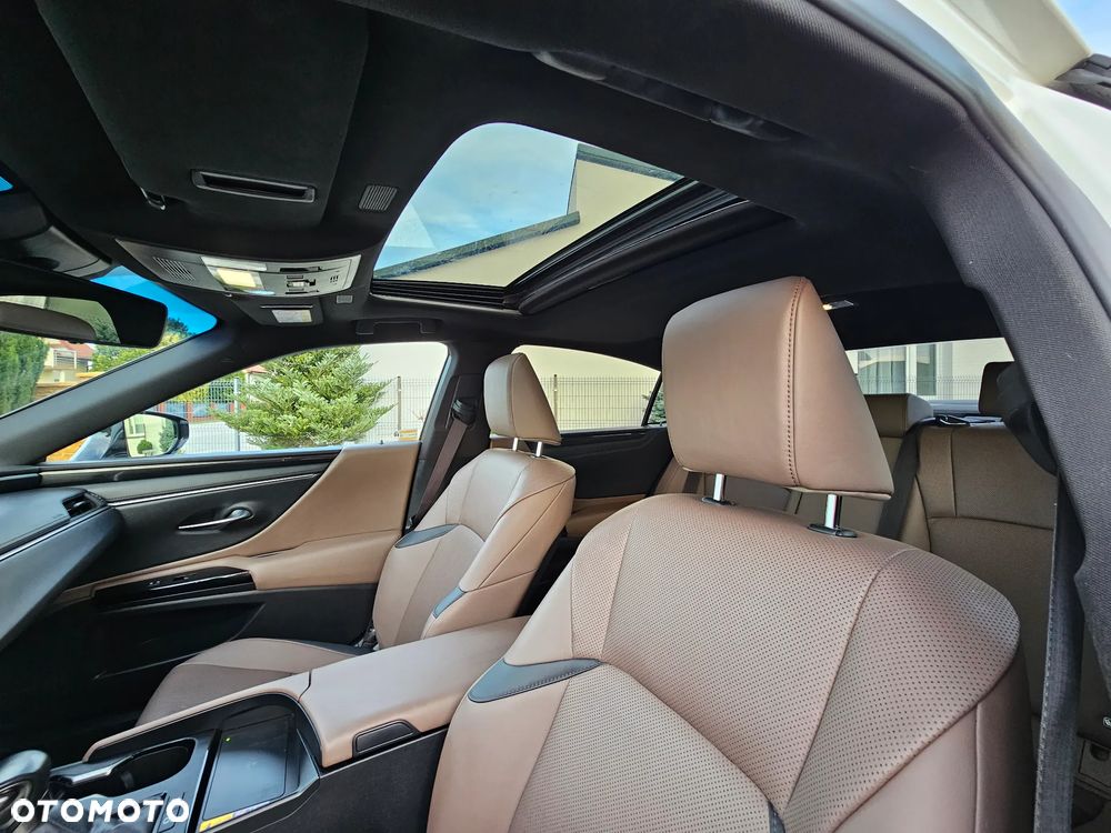 Lexus ES 300h Business Edition - 26