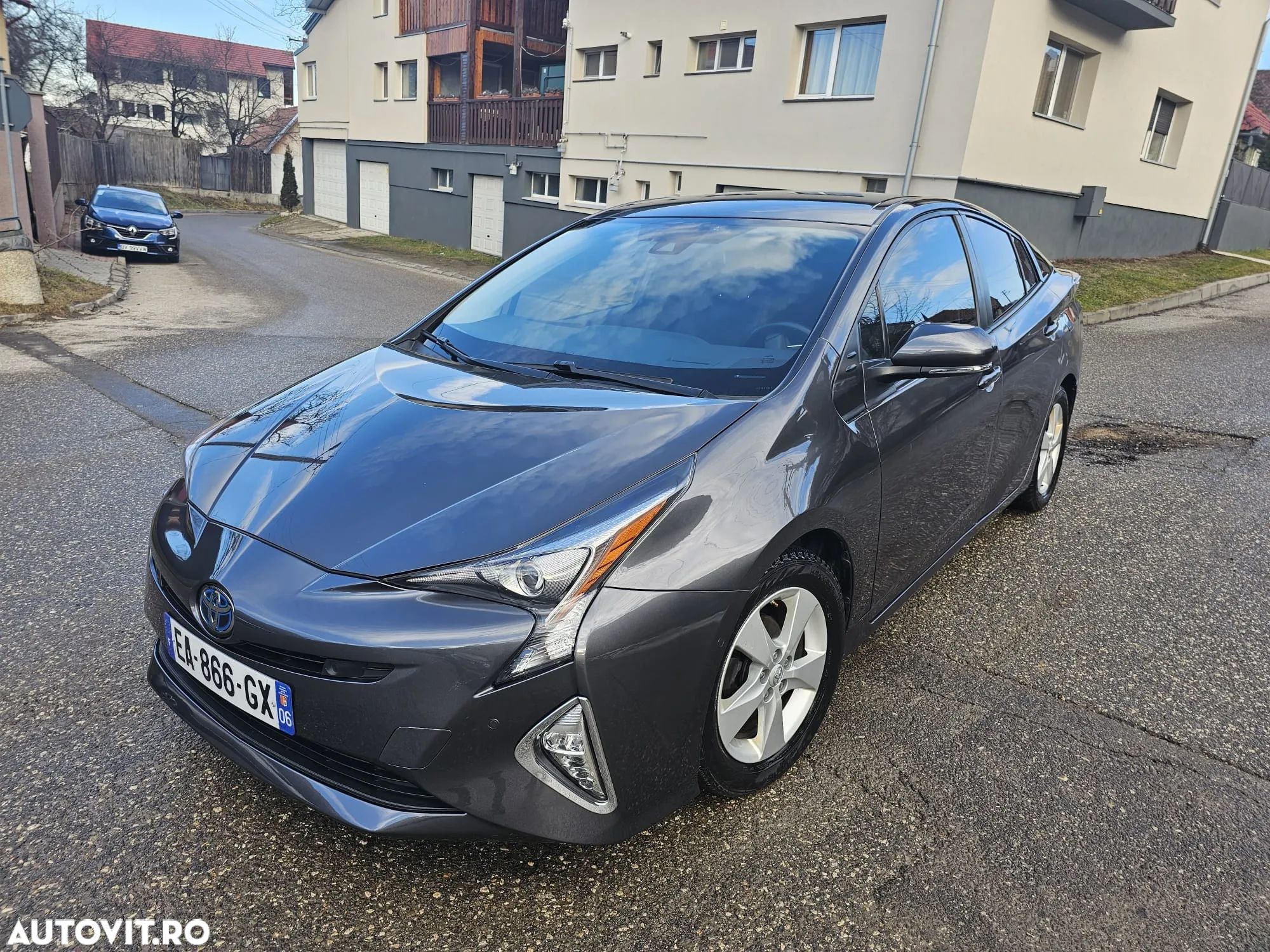 Toyota Prius 1.8 HSD Exclusive Plus - 1