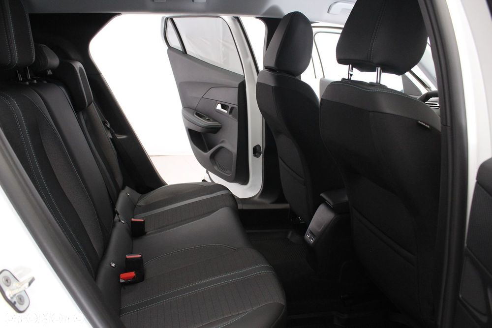 Peugeot 2008 1.2 PureTech Allure Pack S&S EAT8 - 29