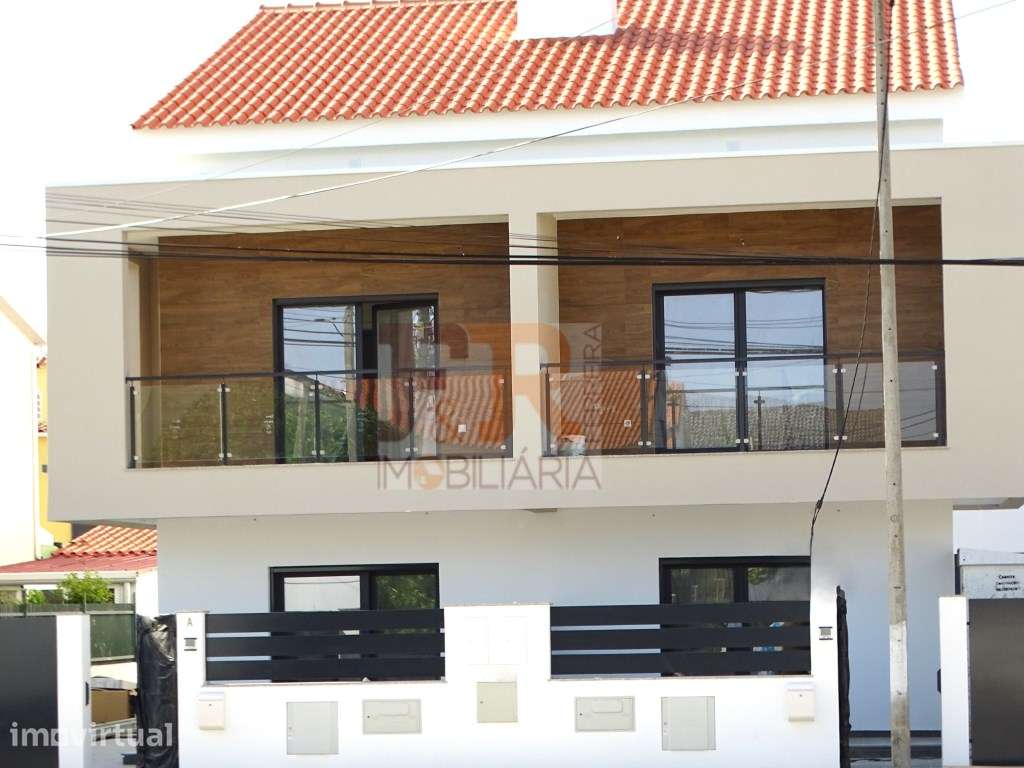 Moderna Geminada T3 com Garagem Quinta do Conde - Grande imagem: 2/60