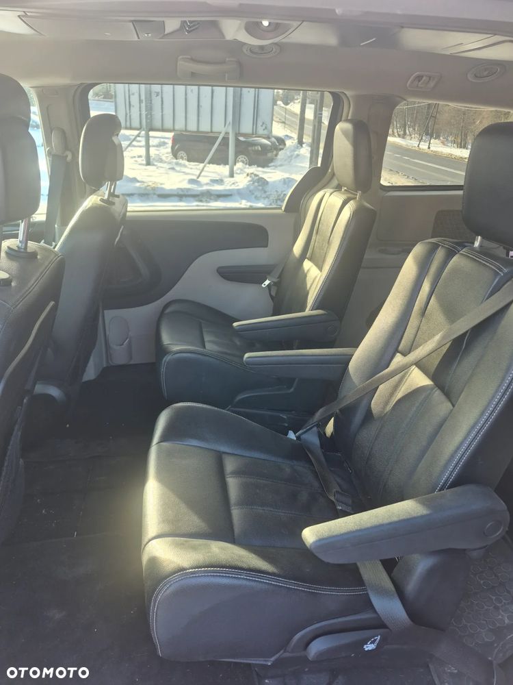 Chrysler Town & Country 3.6 Limited - 9