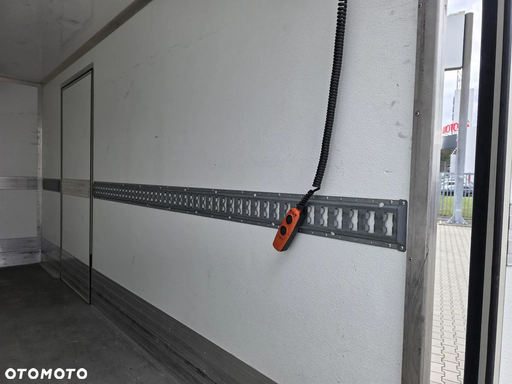 Iveco 50C18 Chłodnia Izoterma 8EP tylko 80000 km Krajowy Ledy  Agregat Carrier citymax 400 - 15