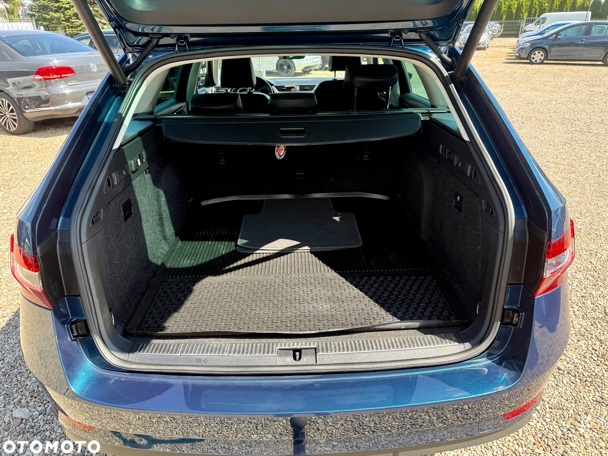 Skoda Superb 2.0 TDI DSG L&K - 10