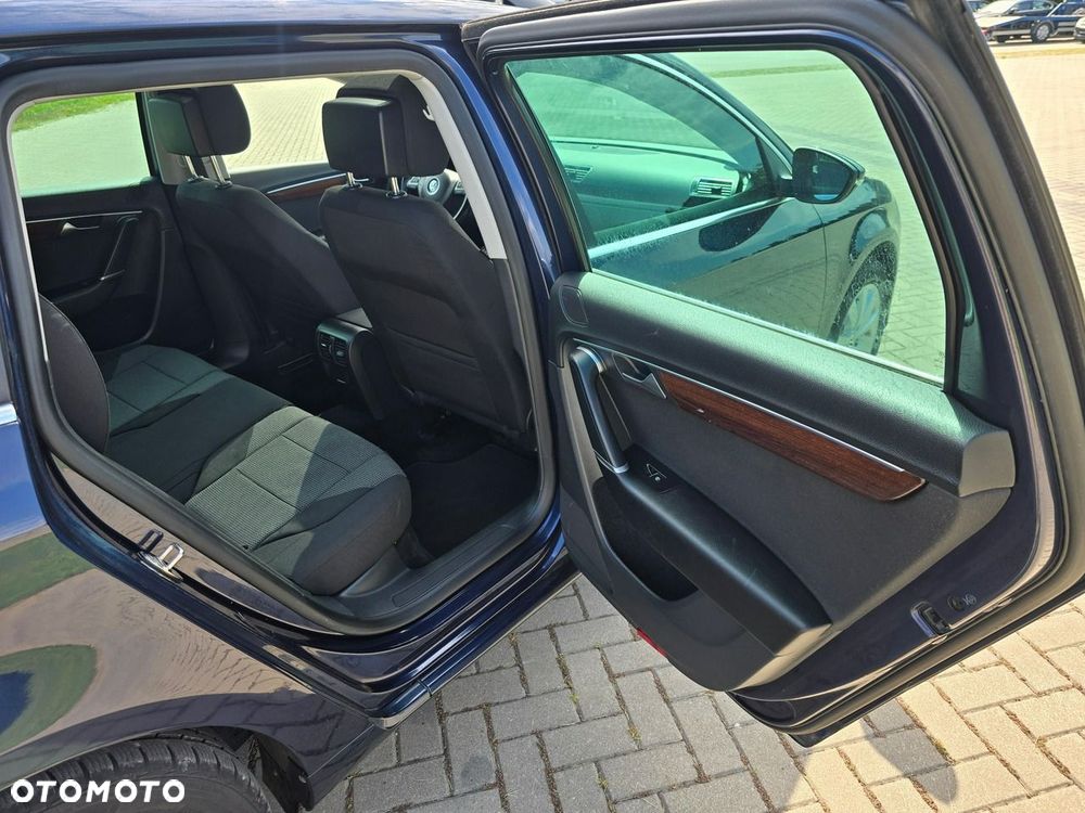 Volkswagen Passat - 28