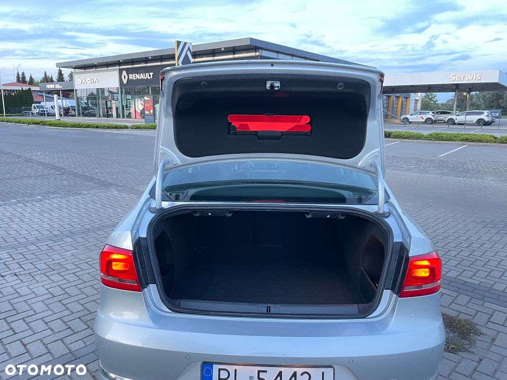 Volkswagen Passat - 22