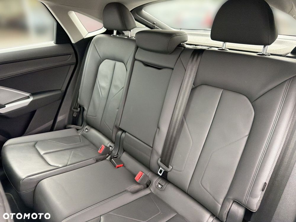 Audi Q3 Sportback - 14