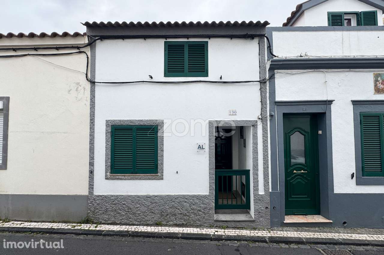 Moradia T1+1 com Licença AL Ativa – Centro de Ponta Delgada - Grande imagem: 2/29