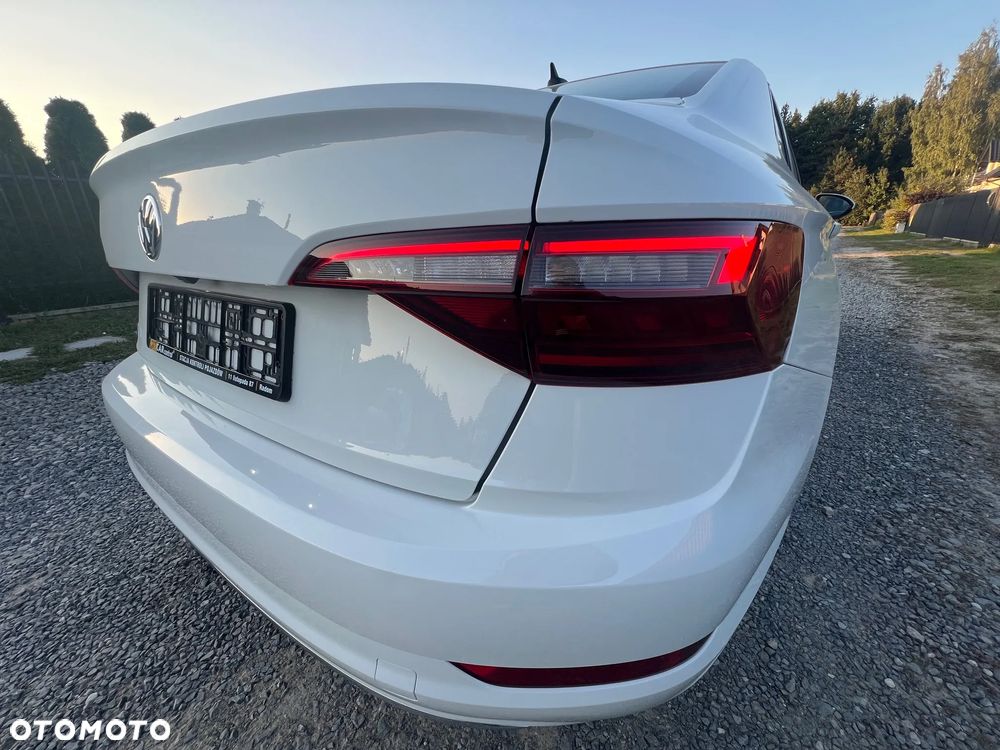 Volkswagen Jetta - 16