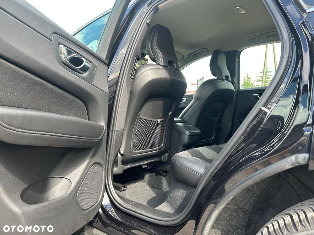 Volvo XC 60 B4 D Momentum Pro - 17