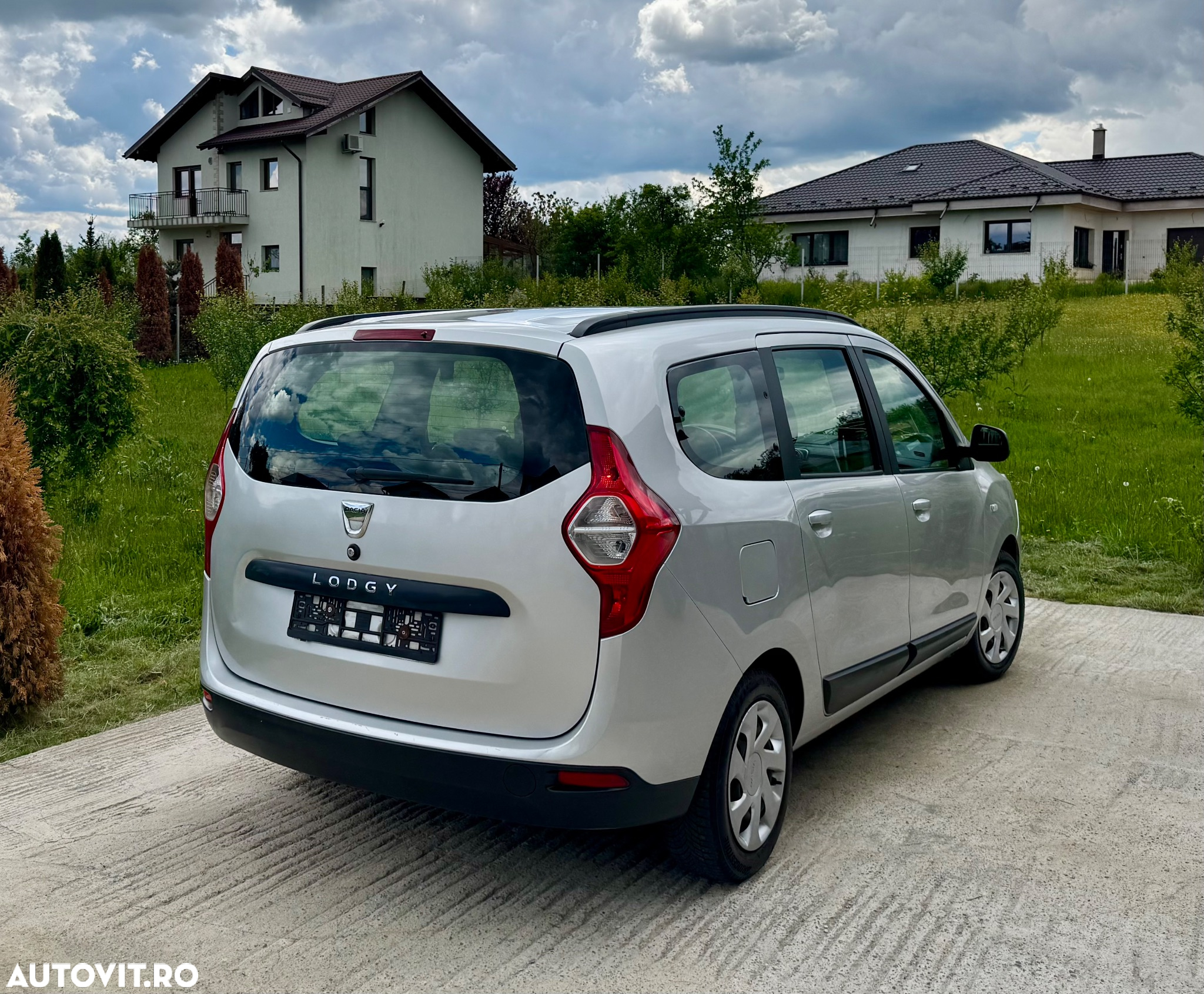 Dacia Lodgy 1.6 MPI 85 Celebration - 3