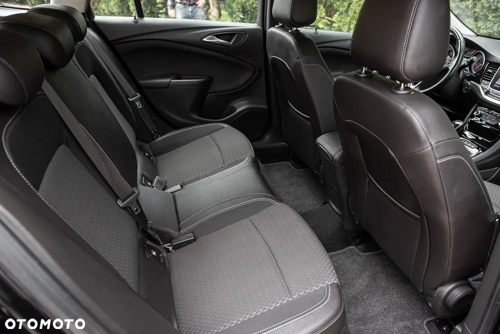 Opel Astra 1.4 T Dynamic S&S - 32