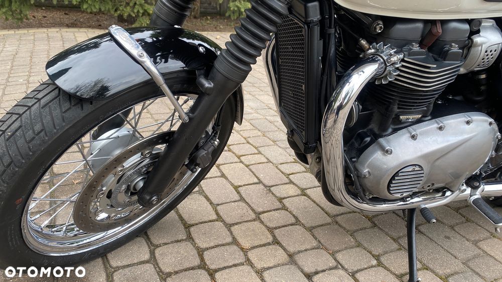 Triumph Bonneville - 15