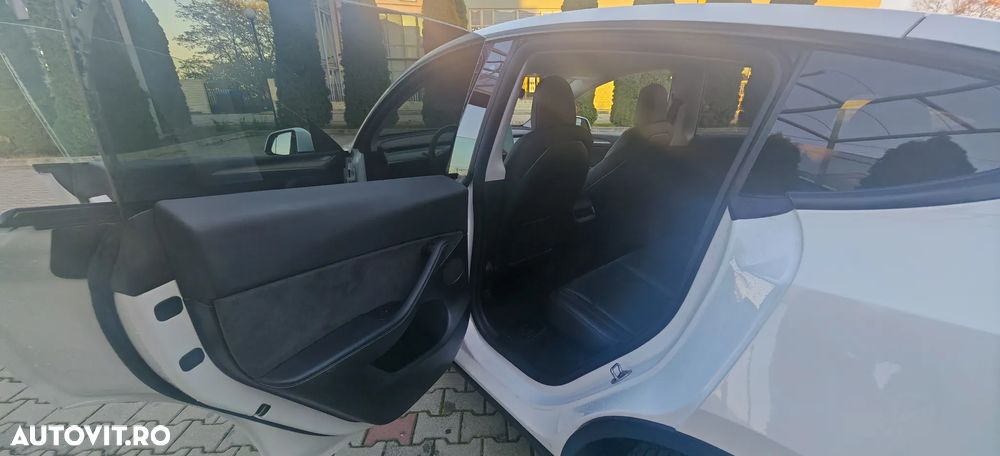 Tesla Model Y - 19