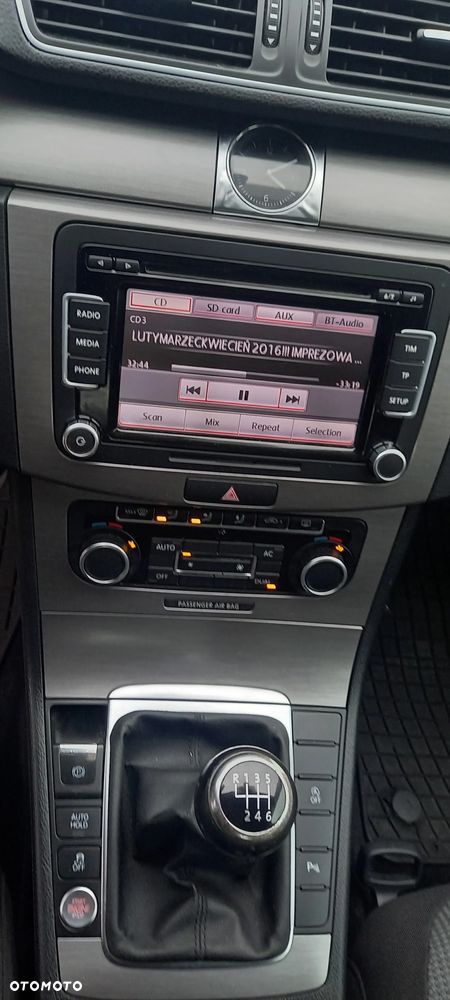 Volkswagen Passat 2.0 TDI DPF Sportline - 24