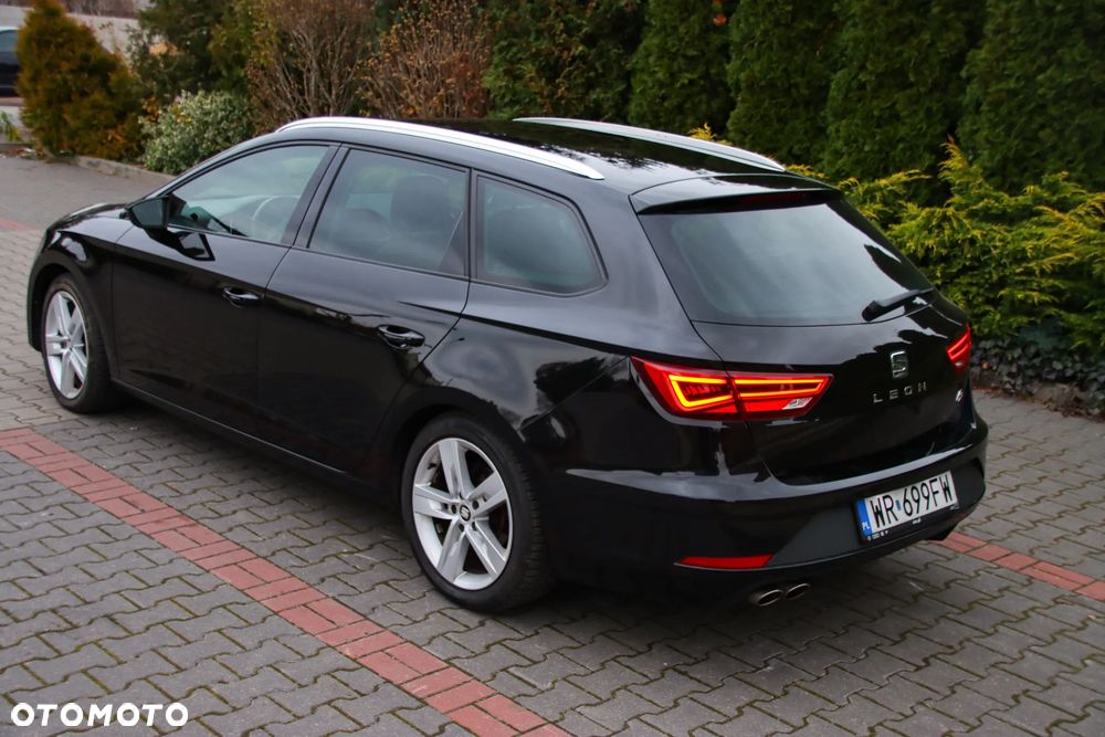Seat Leon 2.0 TDI FR Black S&S DSG - 4