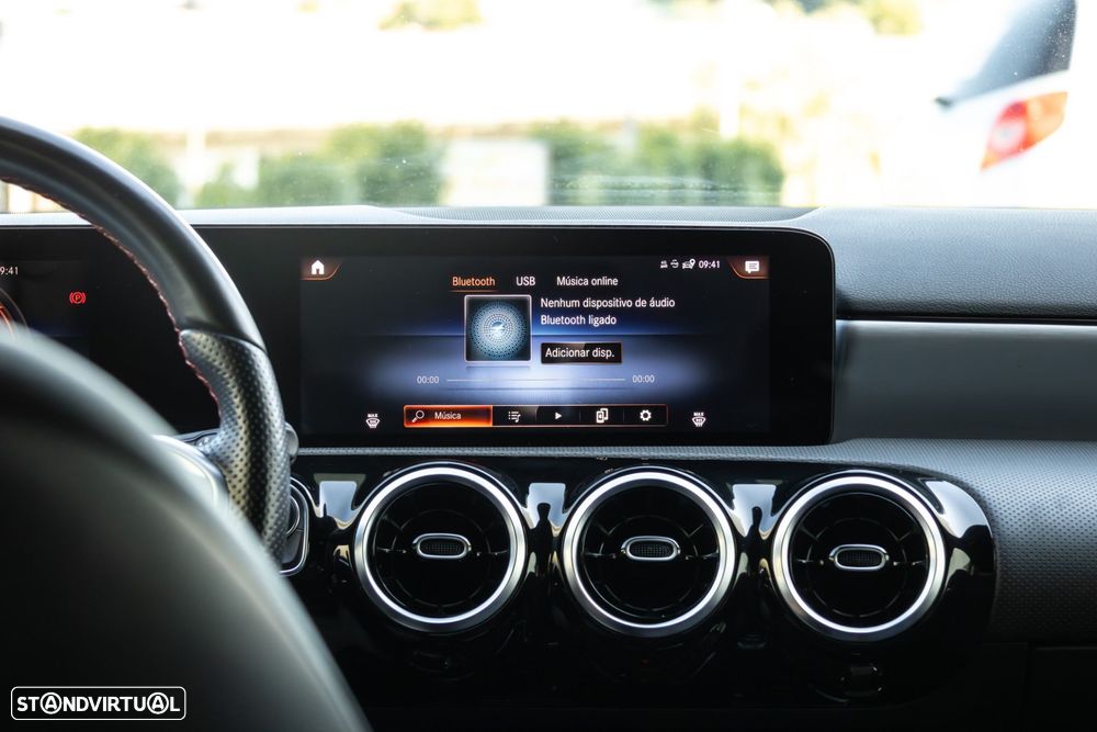 Mercedes-Benz A 250 e AMG Line - 32