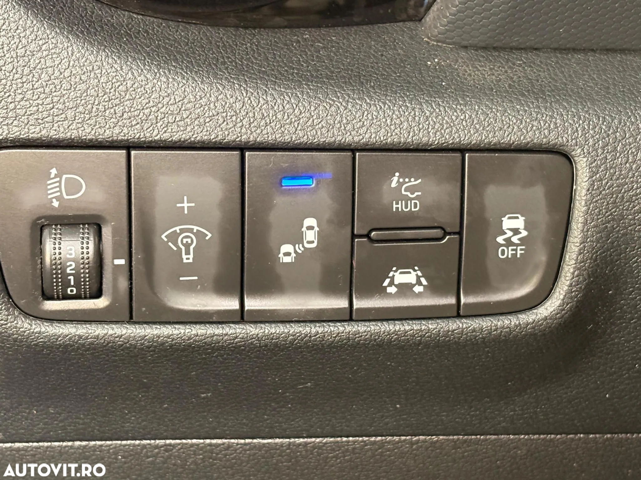 Hyundai KONA - 12