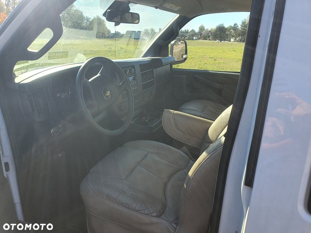 Chevrolet Express - 9