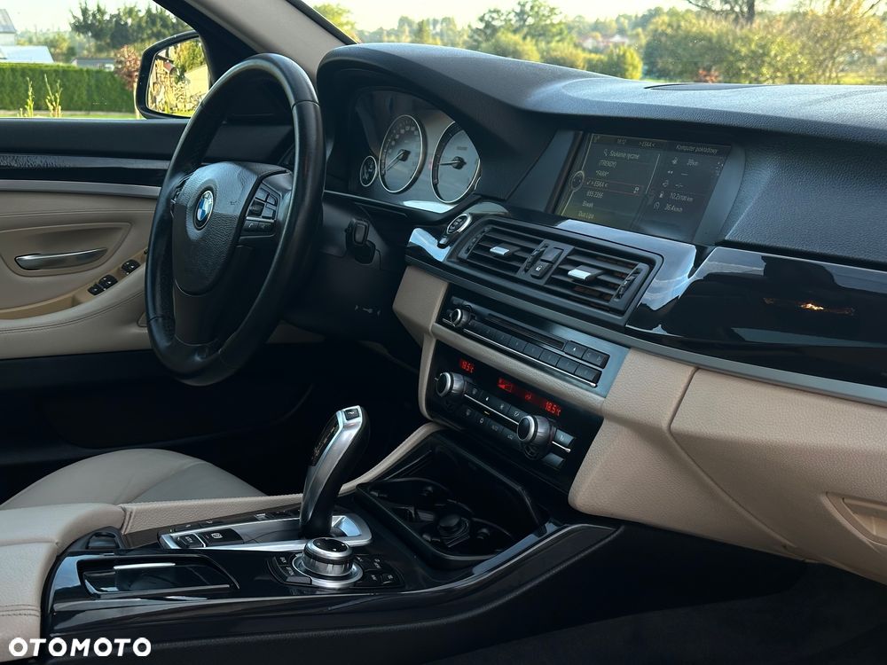 BMW Seria 5 530d xDrive Touring Sport-Aut Modern Line - 22