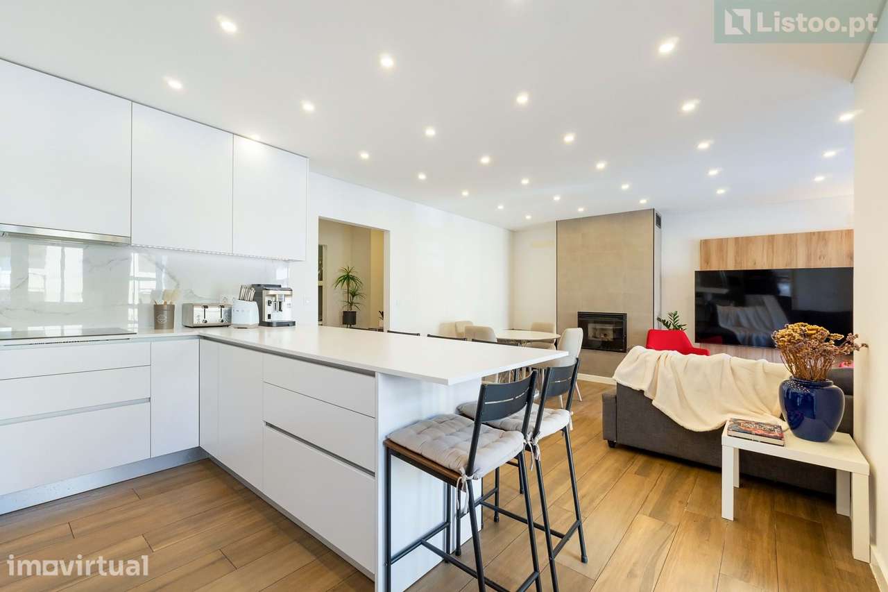 Apartamento T3 Renovado c/ Varanda Ampla | Canidelo - Grande imagem: 3/27