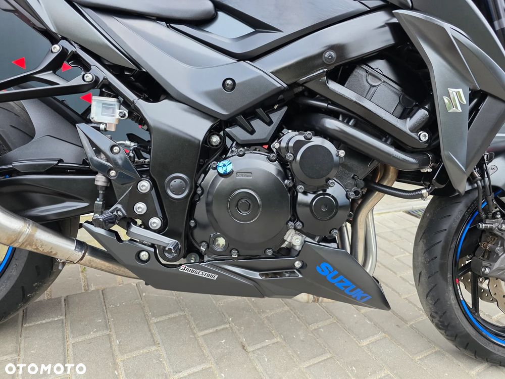 Suzuki GSX - 29