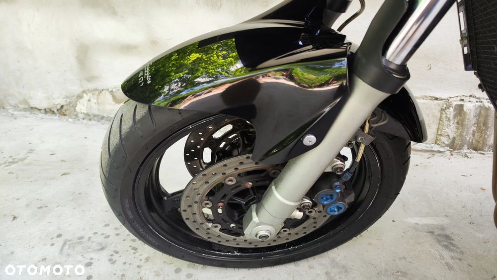 Yamaha FZS - 6