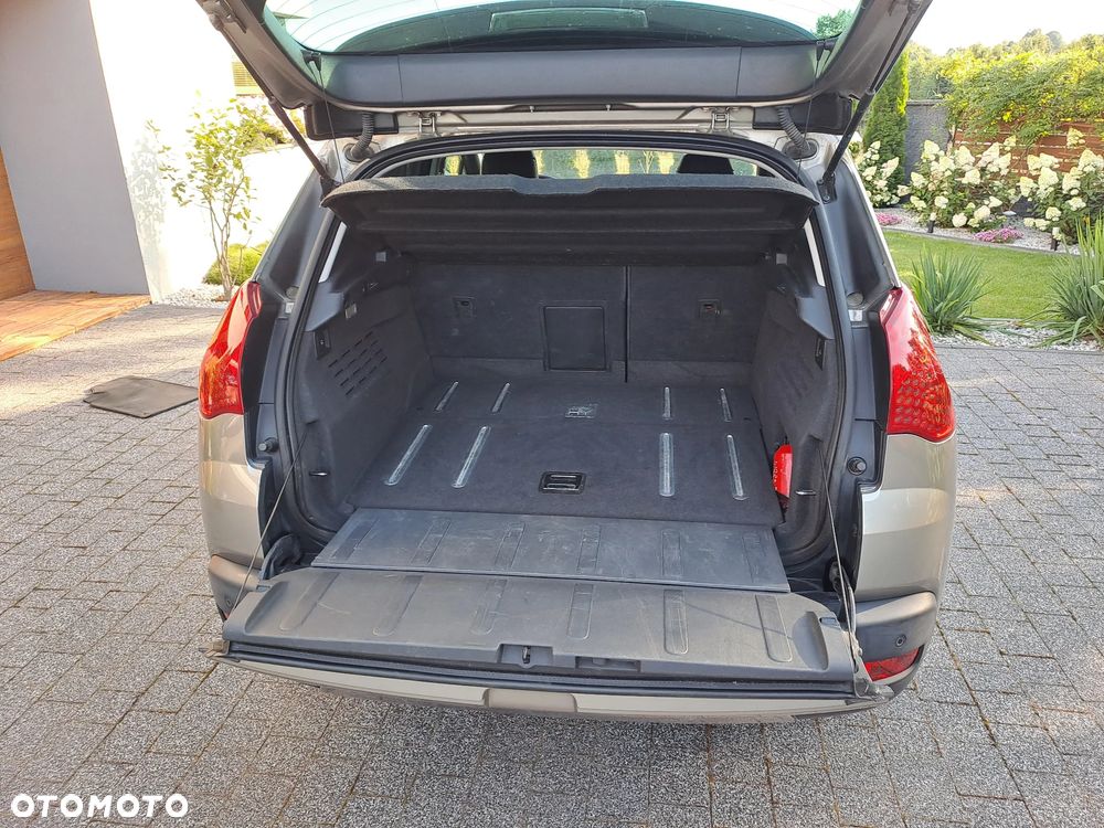 Peugeot 3008 Hybrid4 - 13