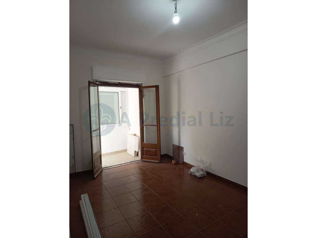 Apartamento T1 na zona de Olival de Bastos, Odivelas - Grande imagem: 5/6