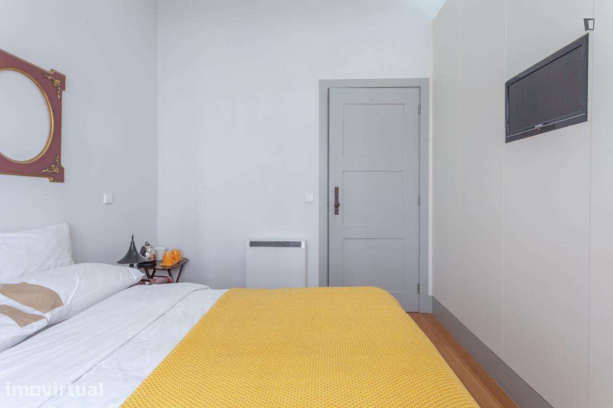 Quarto - localizado em Santo Ildefonso Porto - Grande imagem: 3/19